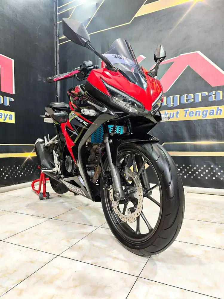 Honda CBR 150 R facelift TH 2019 Dp 3jt an seperti baru anugerah motor