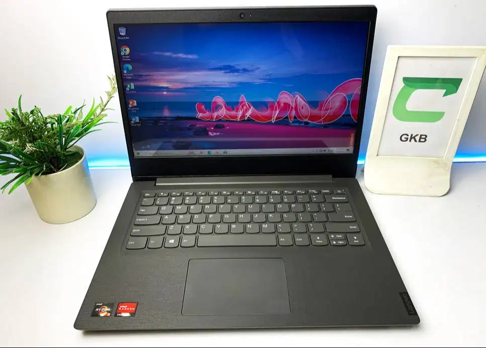 Laptop Lenovo Ryzen 3 Ram 8gb VGA 2gb cocok editing gaming rendering