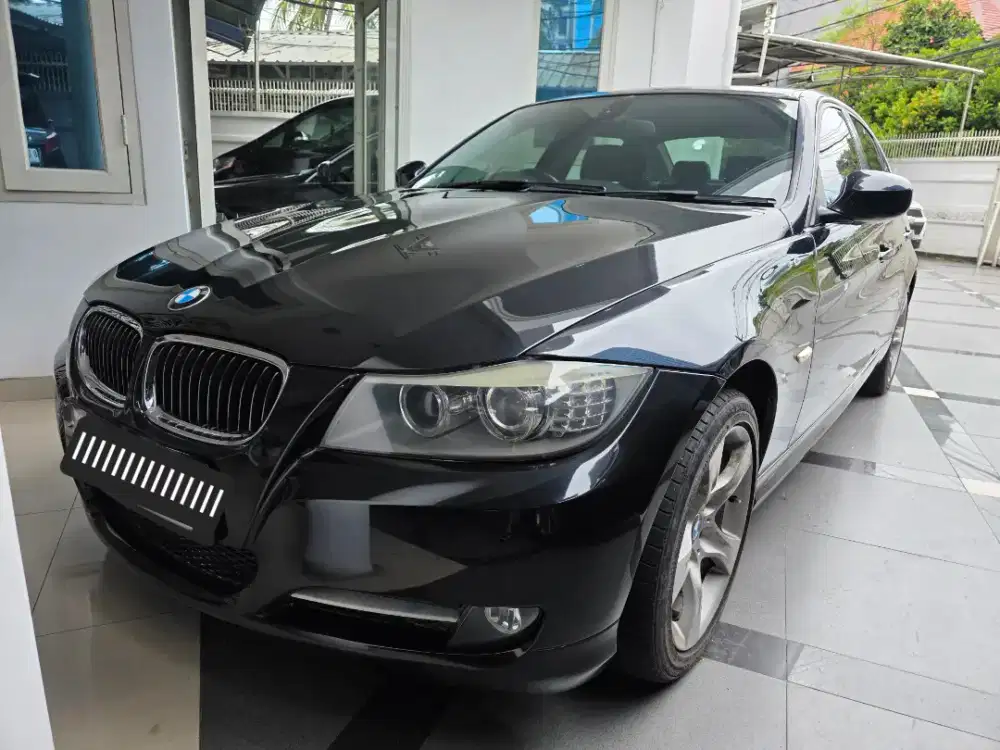Bmw 320i LCI thn 2013/12 executive black on black Km 63rb asli