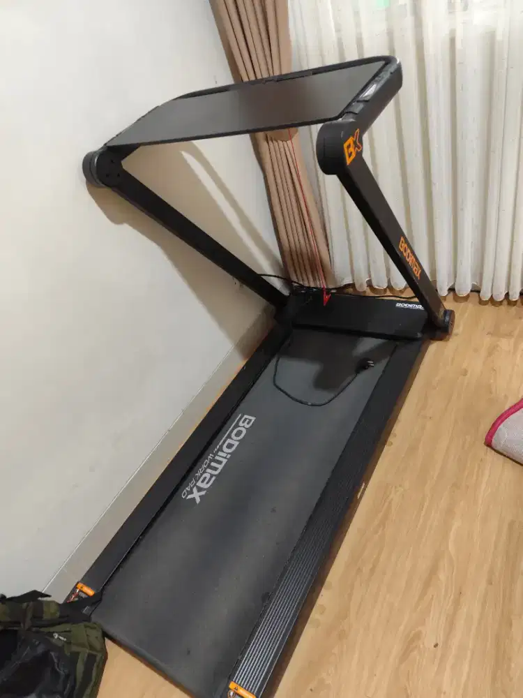 Treadmill merk bodymax runningpad 3 in 1 workpad masih baru