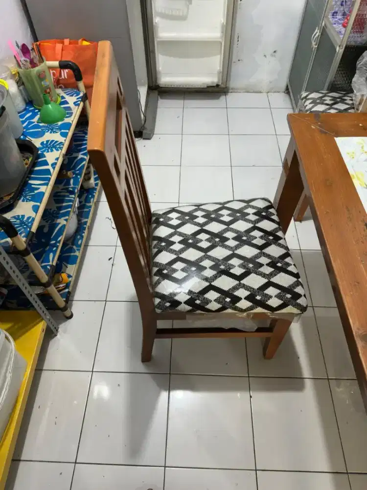 Meja Makan + Kursi