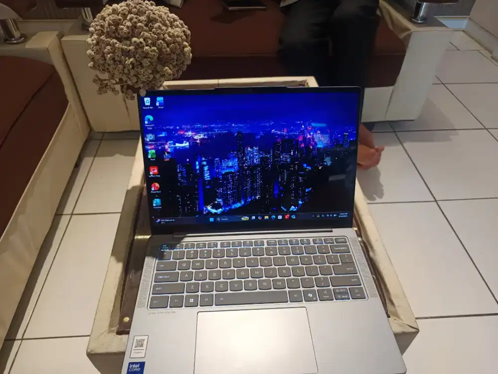 Laptop Lenovo slim Intel ARC