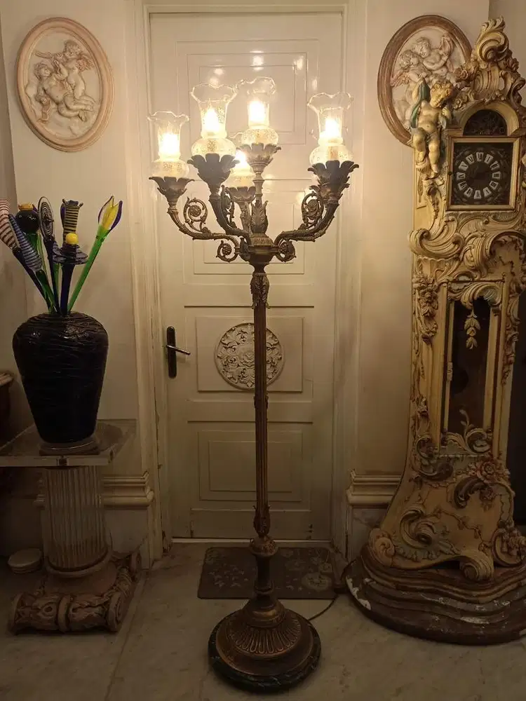 lampu standing klasik italy