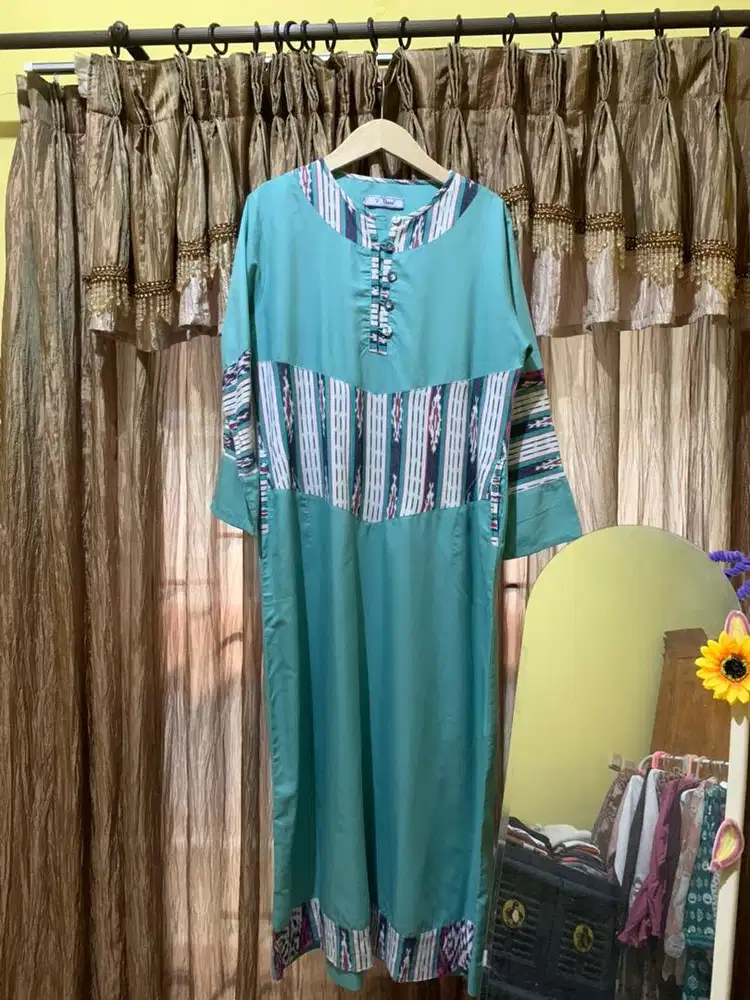 Gamis biru etnic wanita