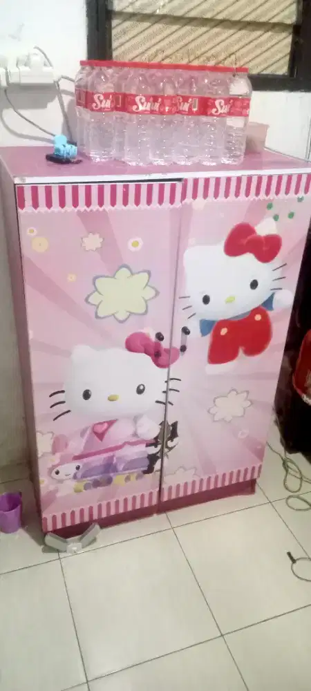 Lemari pakaian Lok Kemanggisan