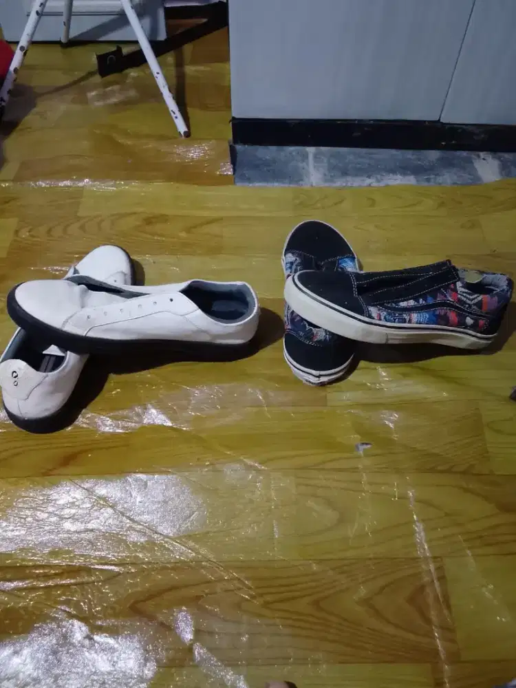 Jual sepatu 2 pasang ukuran 40 harga 200 rb