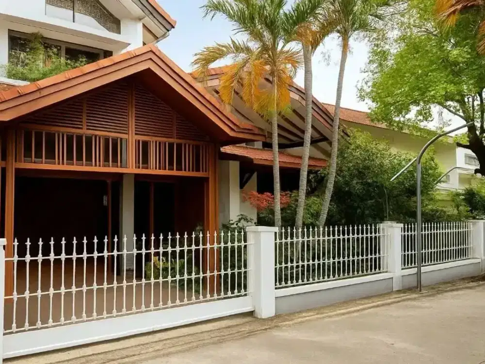 Hunian Mewah 2 Lantai di Sekejati: Luas, Asri, & Siap Huni untuk Keluarga Besar!