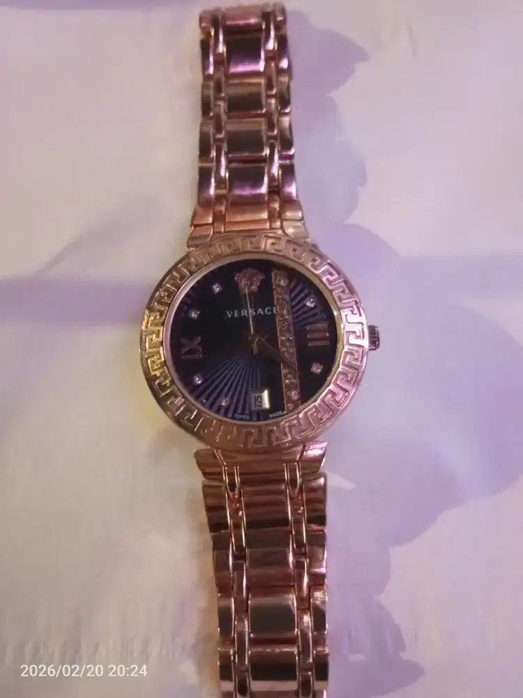Jam tangan wanita versace