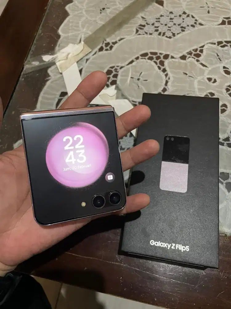 Samsung Z Flip 5 256gb Lavender resmi sein (-minus layar sesuai gmbar)