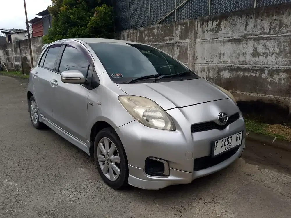 Yaris E Matic 2013 silver keren abizz