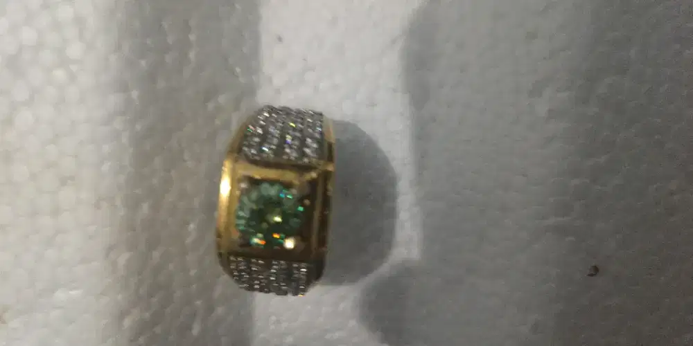 Cincin permata green