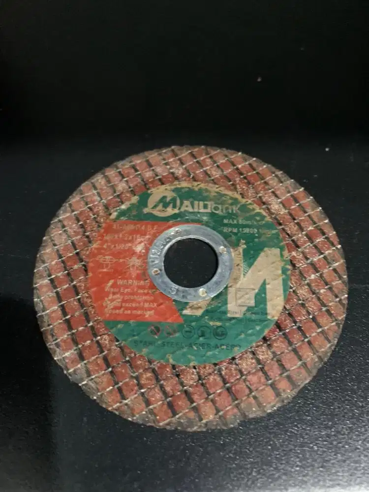 Mata grinda potong bekas