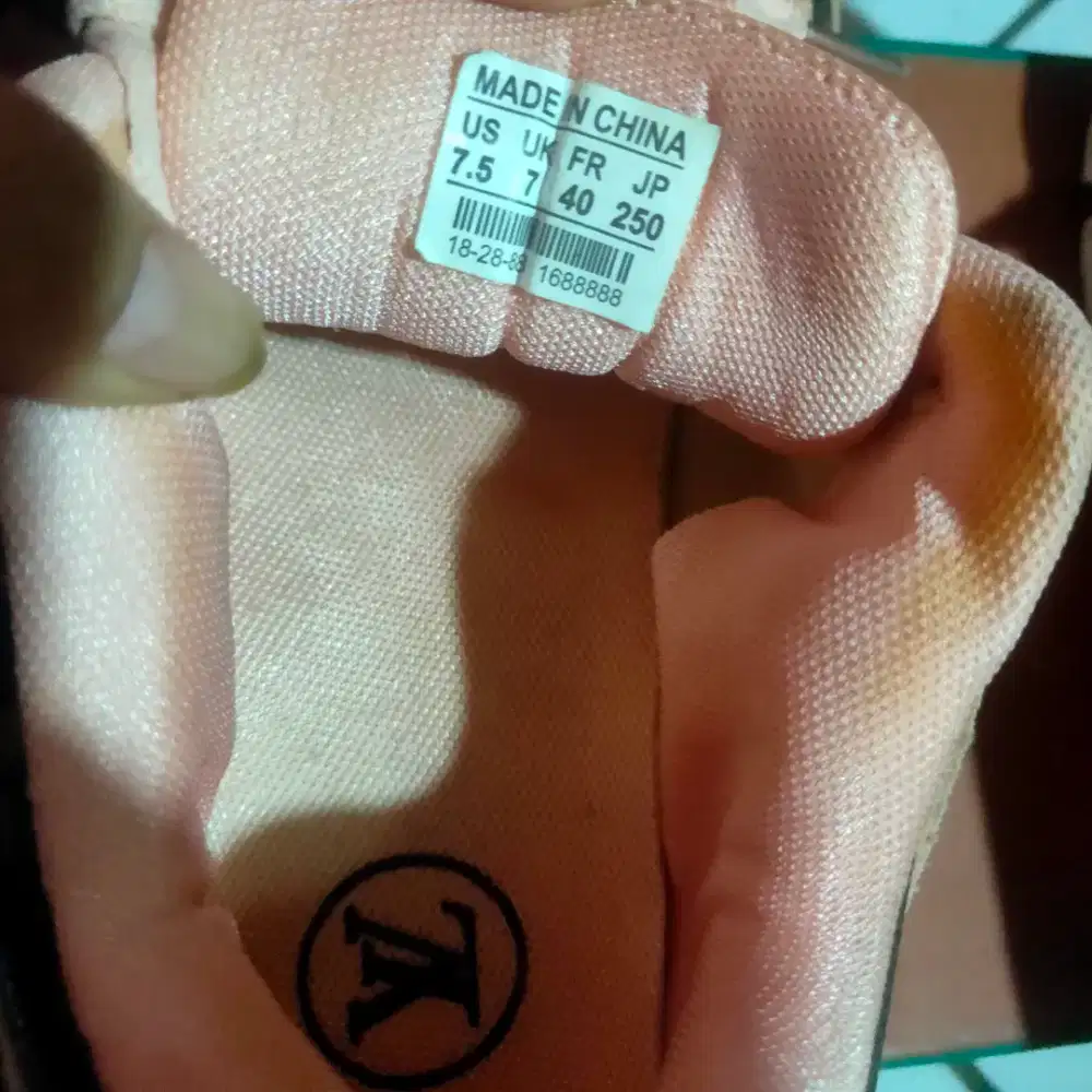 sepatuuu louis uk 40