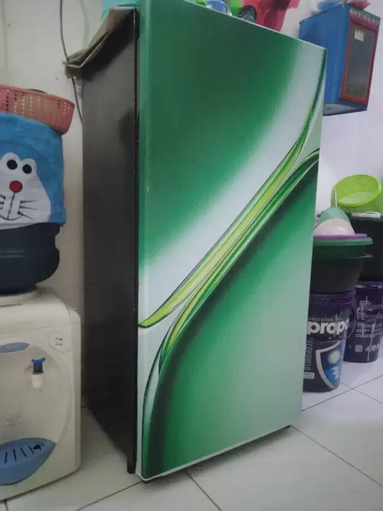 Jual kulkas merek Sharp kondisi normal