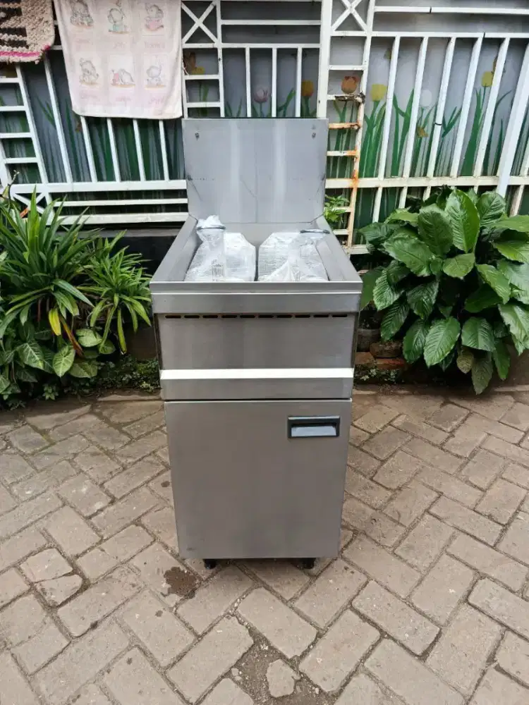 Deefryer NAYATI 4 bunner GFE 40 kapasitas 23L kondisi normal, 8 jta