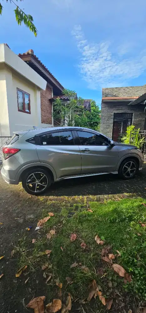 Jual cepat Honda Hrv Prestige 1.8 facelift istimewa