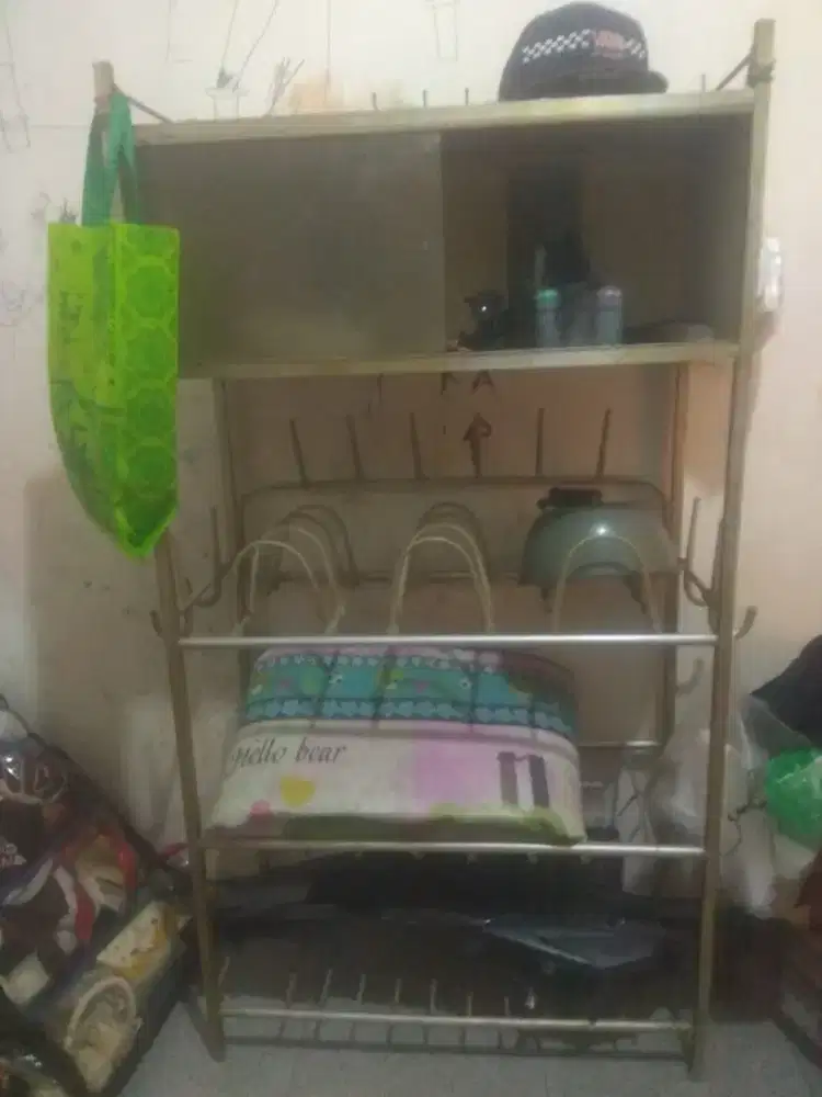 Rak piring bekas