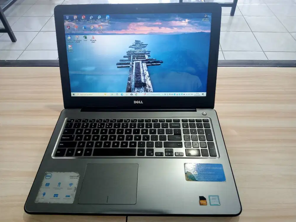 DELL Inspiron / Core i5 Gen-7 / Radeon R7 / 15.6 / 256Gb / 8Gb / 2 Jam