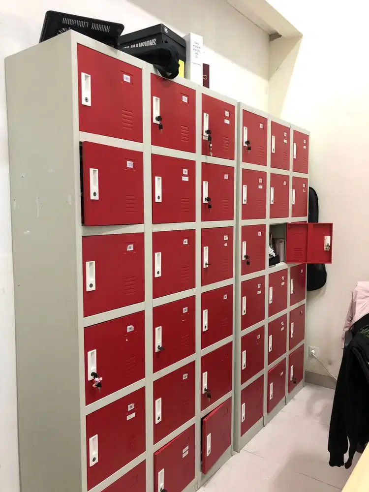 2 unit Loker 15 pintu