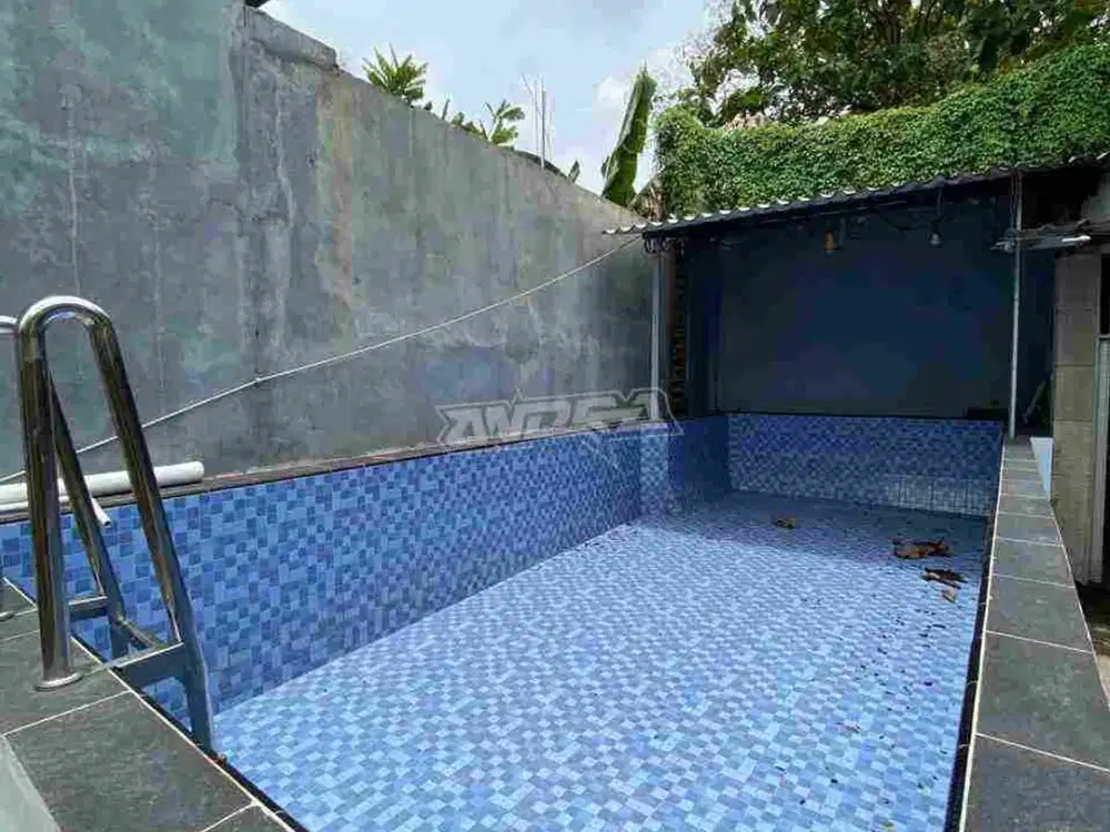 Rumah Solo baru baki kolam renang dekat manang dr oen Pakuwon Mall