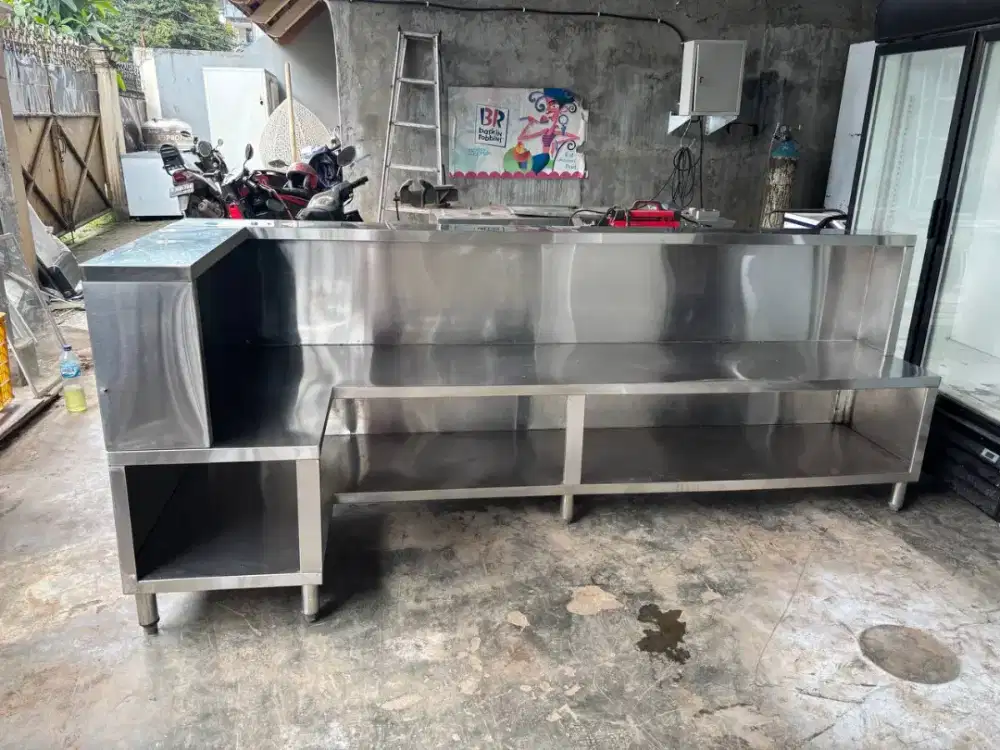 Tampilannya Bikin semangat ,Meja kasir later L