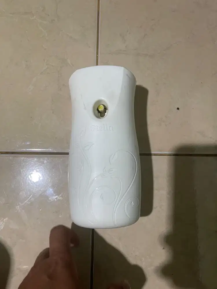 Penyemprot ruangan otomatis