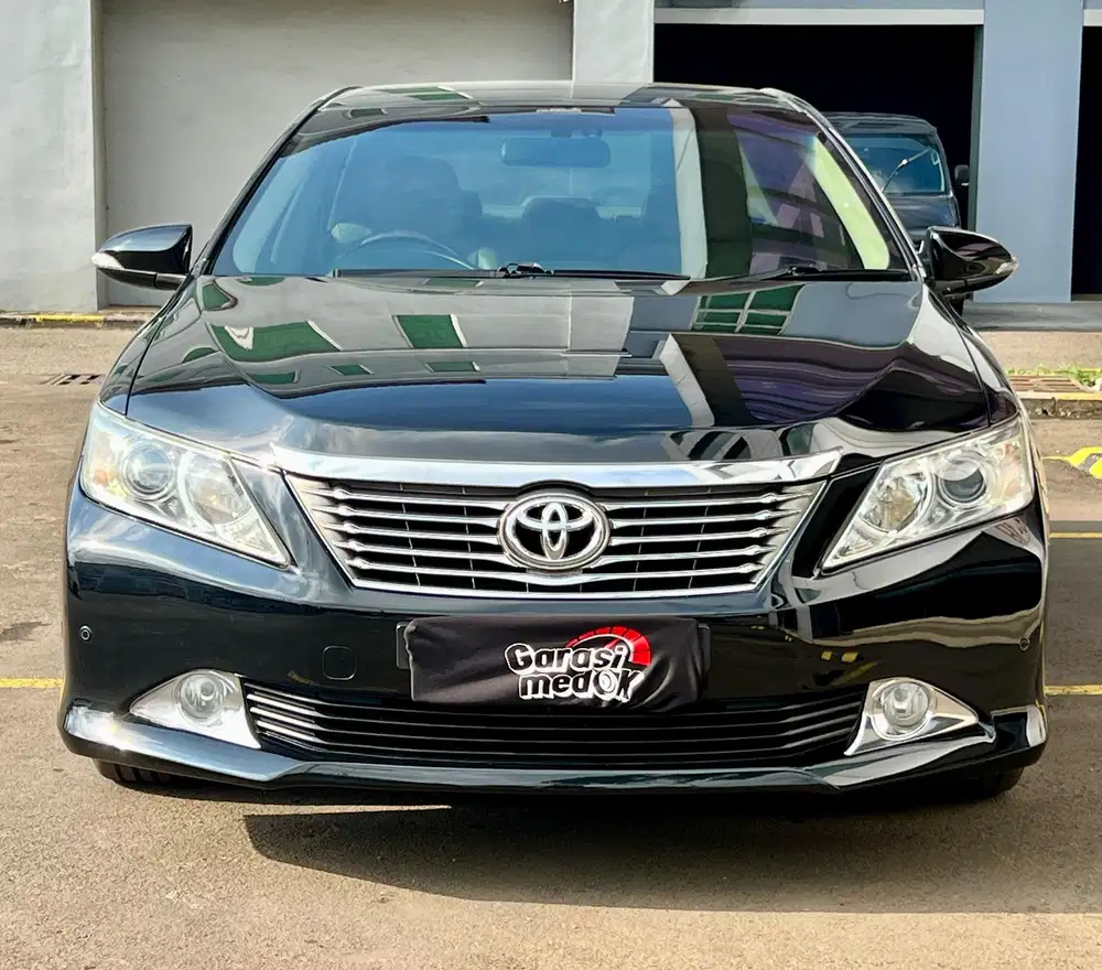 Toyota Camry V 2014 Antik Low KM Murah Bekas Hitam Ganjil Garansi Top