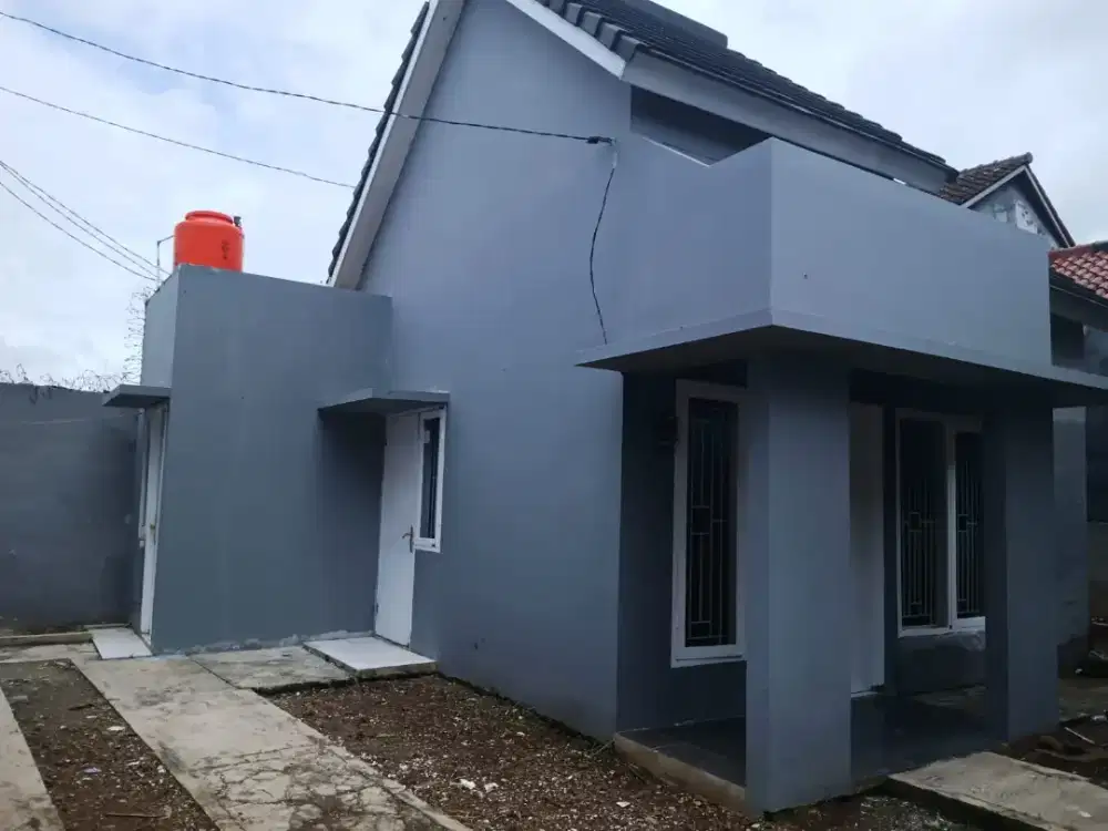 RUMAH NYAMAN DI PERUM DEPOK CILODONG ,HALAMAN LUAS, PARKIR UTK 2 MOBIL