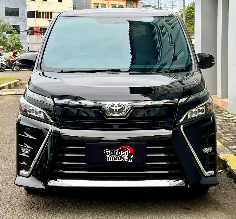 Toyota Voxy 2021 Antik Low Km Murah Bekas Hitam Genap Garansi Top
