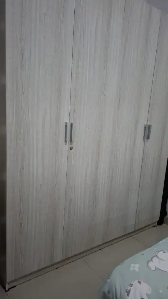 Lemari 4p dan lemari 3p kayu ya bukan serbuk..