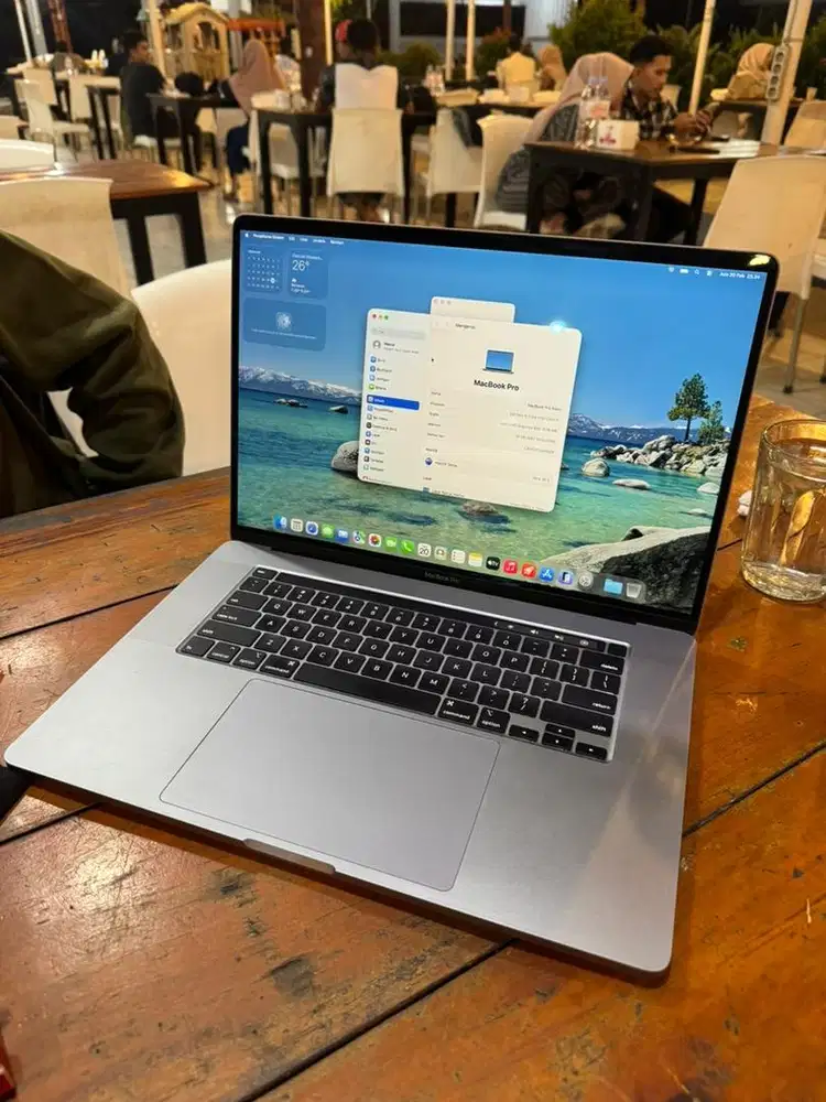 Macbook Pro 2020 Core i7 RAM 16GB SSD 512GB Mulus
