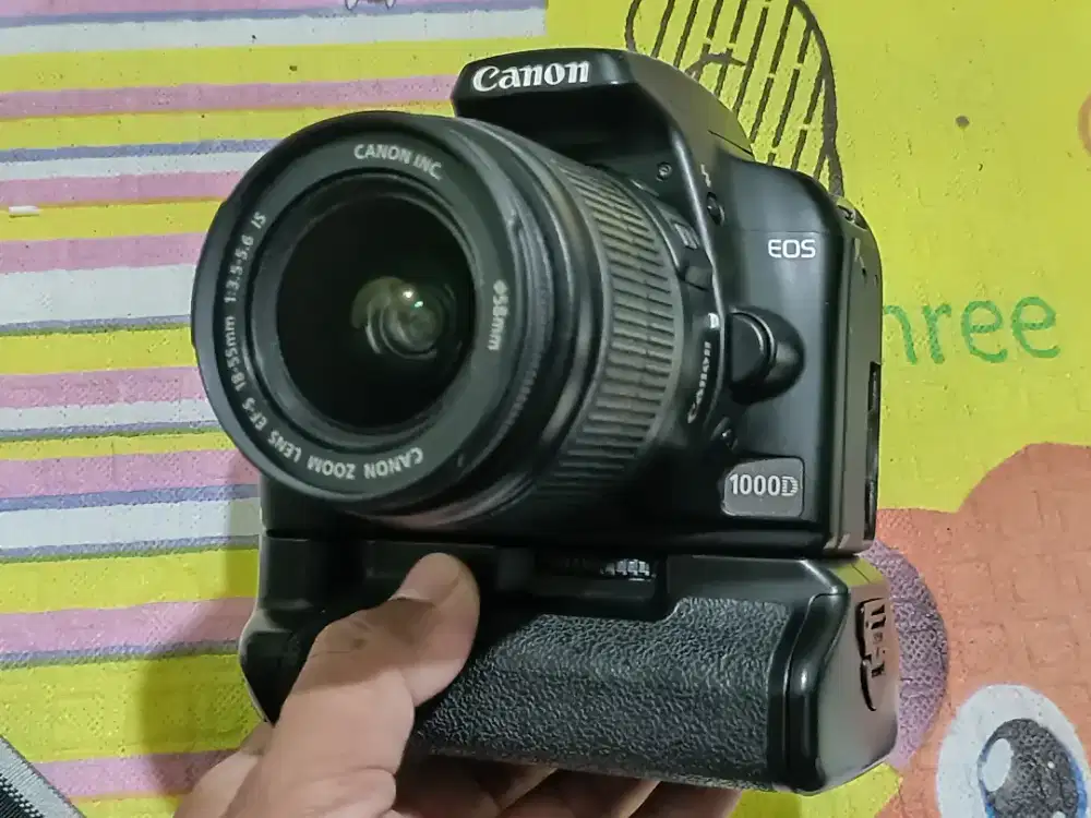 Canon DSLR EOS 1000D Lensa kit Dan Batrei Grip original Lengkap BOX