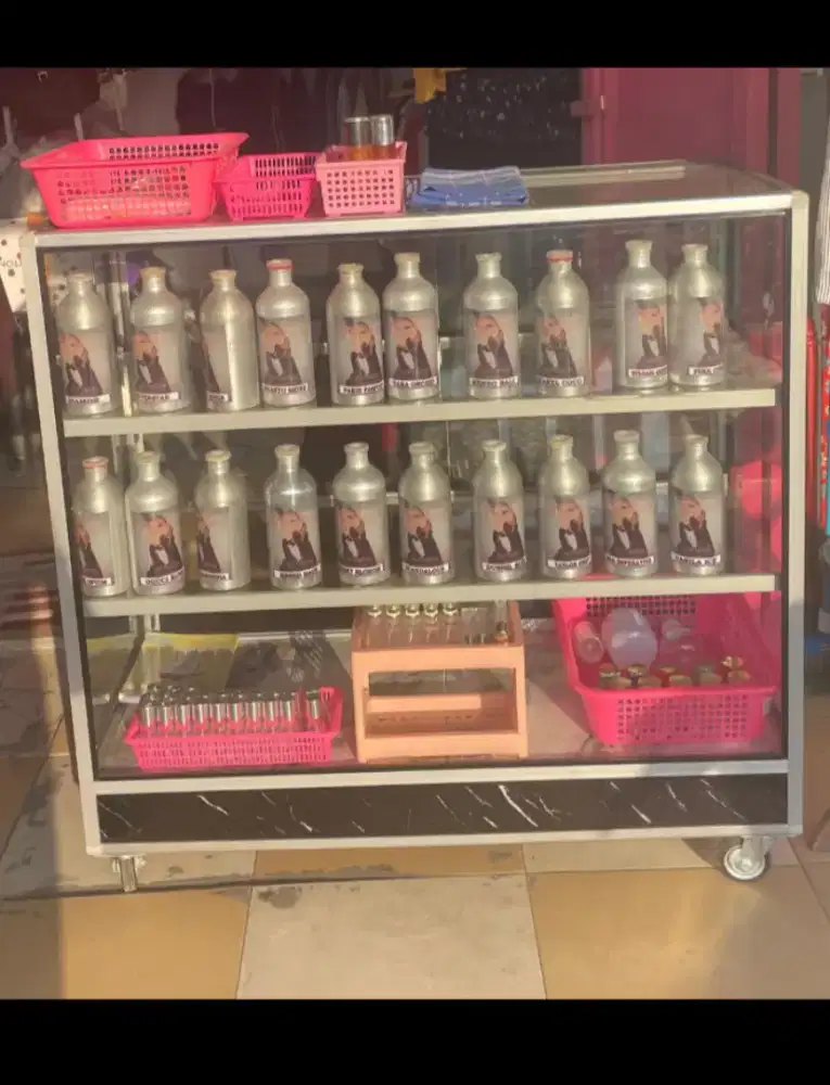 Steleng jualan pulsa, skincare dll