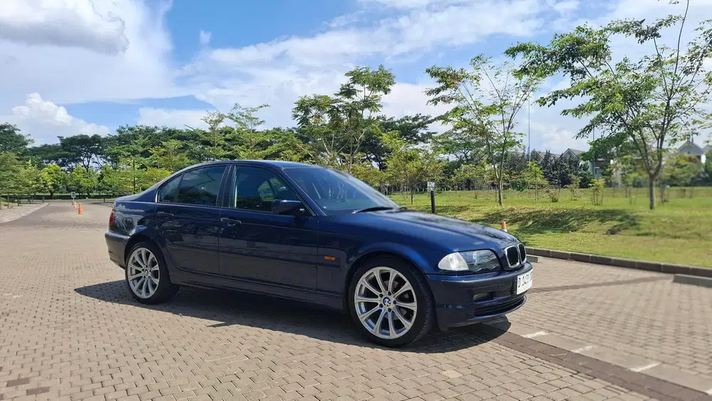 BMW 318i 2001 Bensin