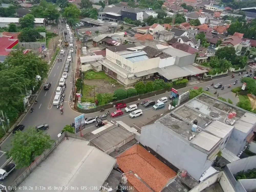 Properti Bagus Strategis hitung tanah 1539m2, di jalan raya lebak bulus