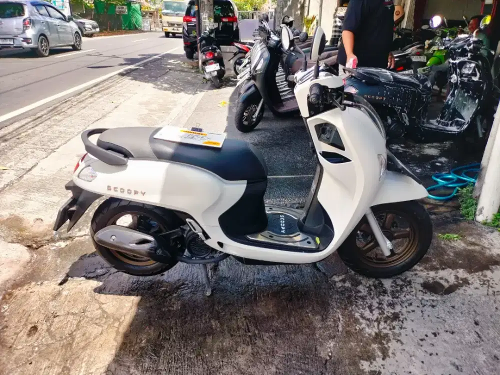 Scoopy putih Deva motor