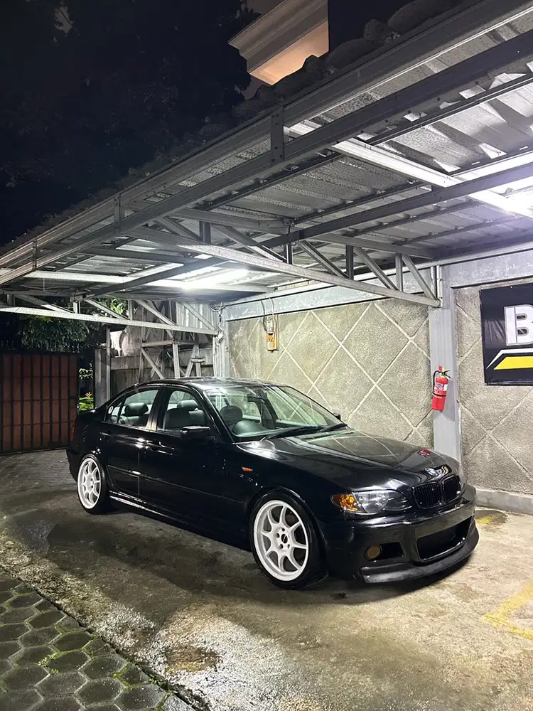 BMW 320i 2003 Bensin