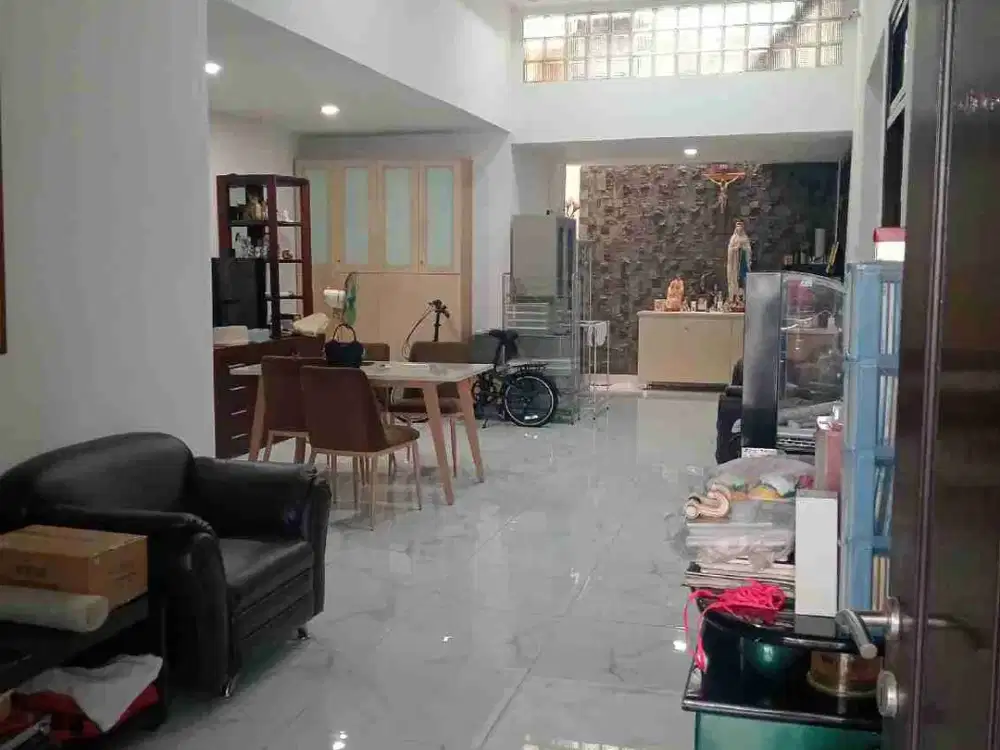 DISEWAKAN RUMAH RAPIH SIAP HUNI DI KOMPLEK CITRA GARDEN 5