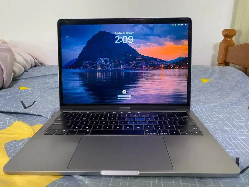 Macbook Pro 2019 Touchbar iBox mulus laptop no minus