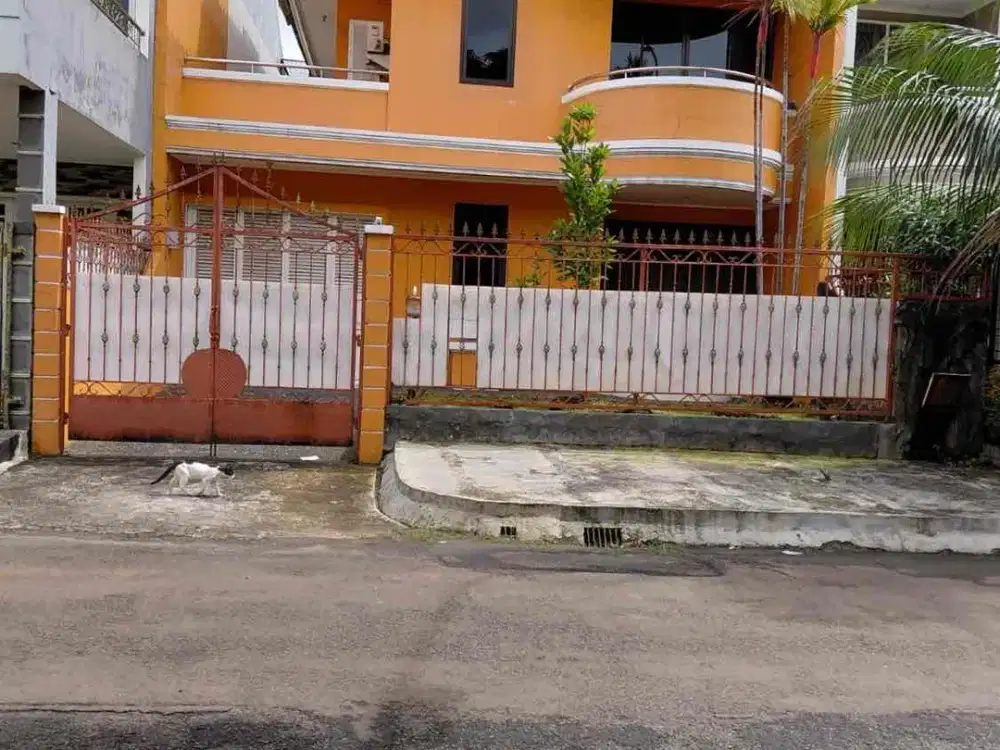 Rumah 2 lantai rapi, bagus, terawat di Taman Modern, Cakung. Jakarta Timur