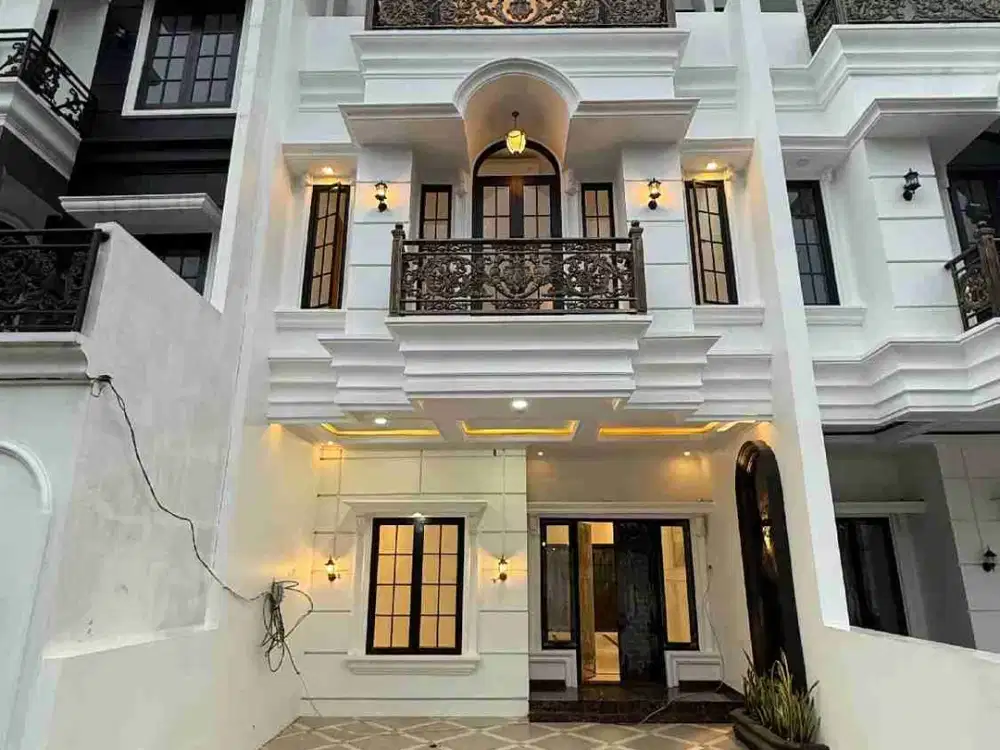 Rumah dalam cluster selangkah stasiun KRL akses pinggir jalan raya