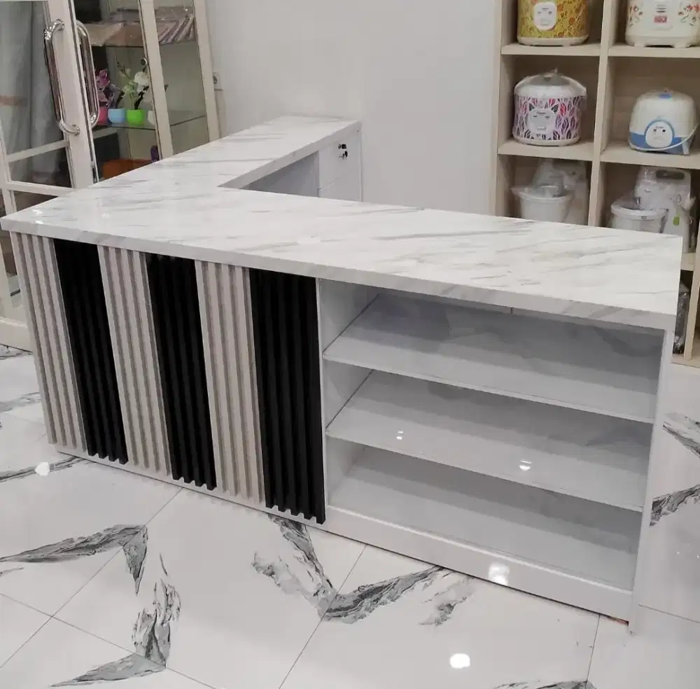 Meja kasir simple minimalis