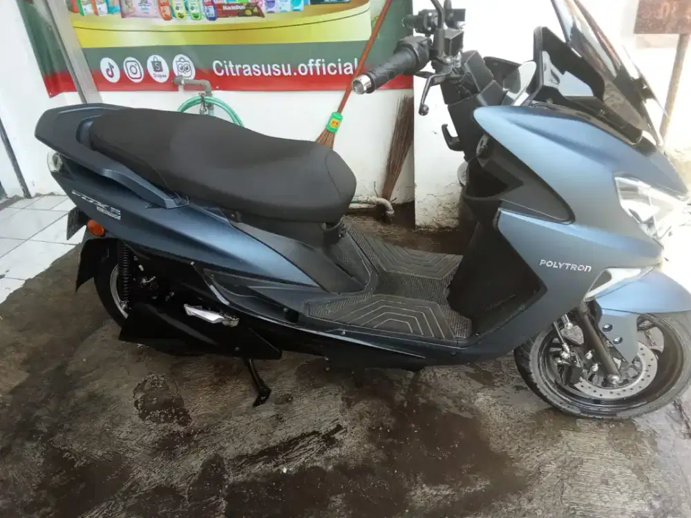 Di jual polytron fox r 2025 km rendah
