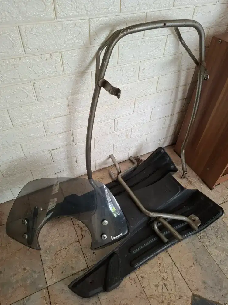 Winshield, karpet, pijakan, crashbar (vespa LX )