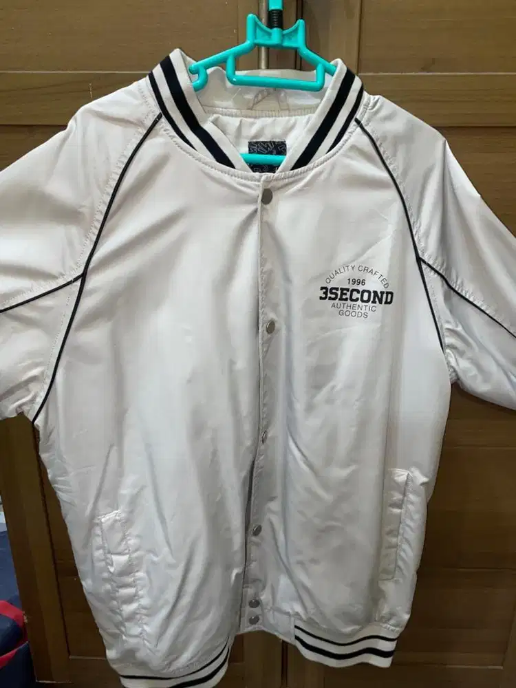 Jaket 3Second seperti baru