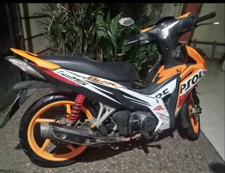 Honda Blade Repsol 2015