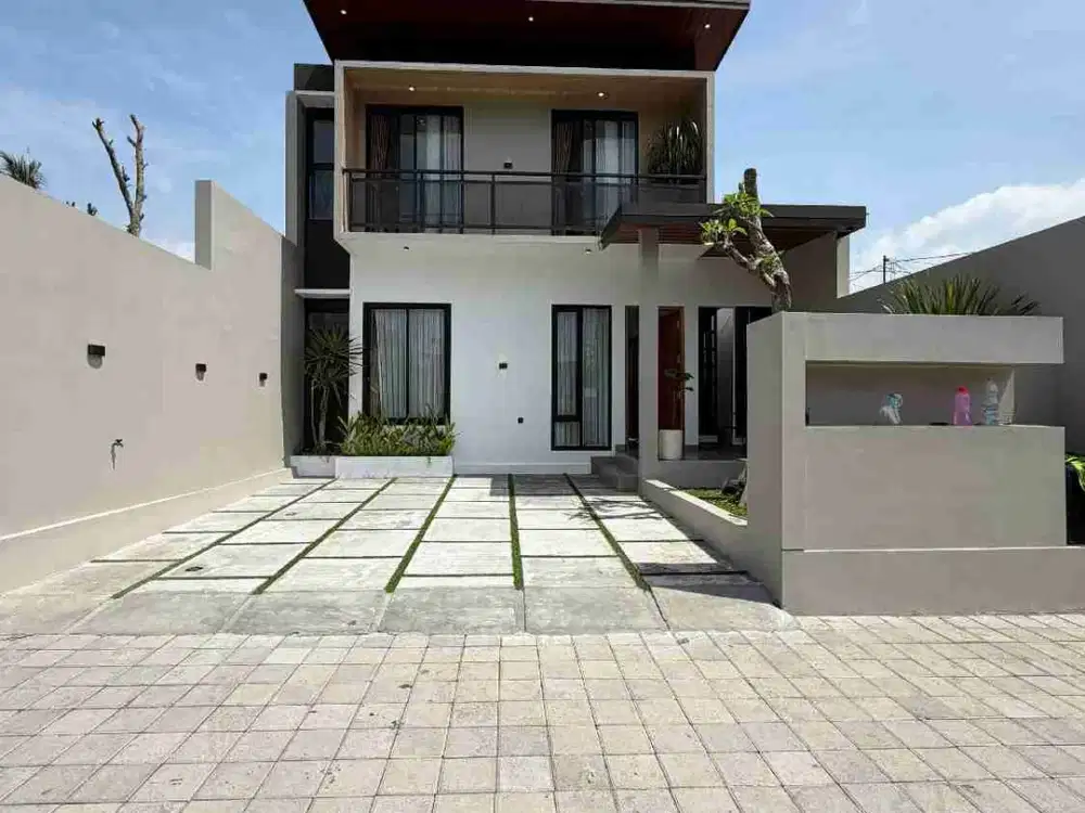 Rumah Mewah 2 Lantai Dekat UII