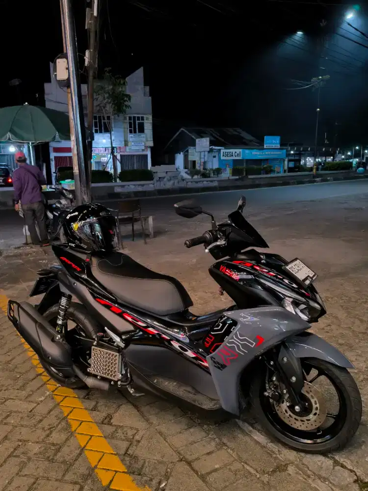 Yamaha Aerox 2025 Hitam Abu