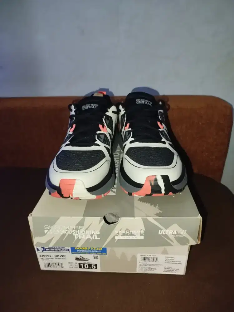 Jual Sepatu Running Trail Skechers Max Cushioning Trail Size 44 (28Cm)