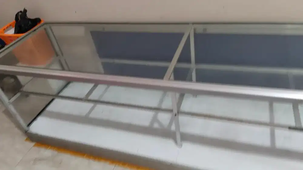 Etalase tanpa tutup tebal bagus